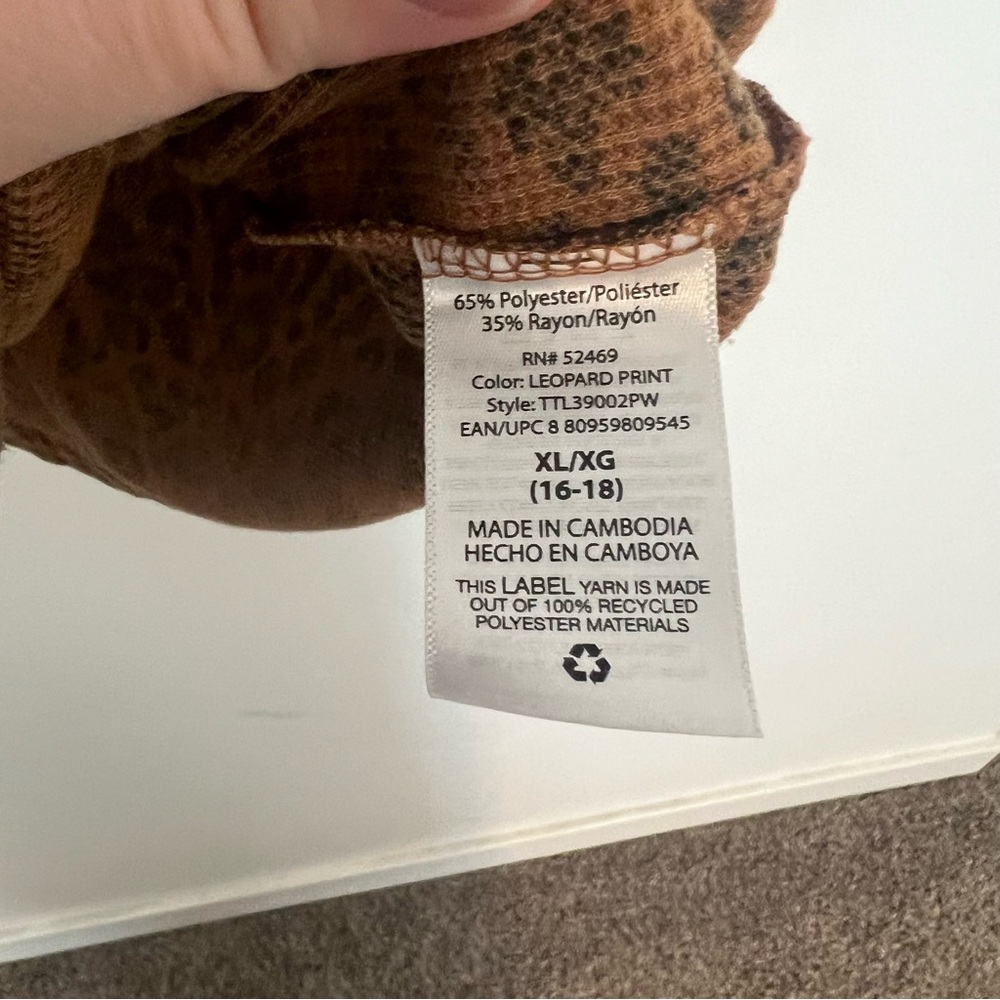Time & Tru cheetah print long sleeve - Picture 3 of 4